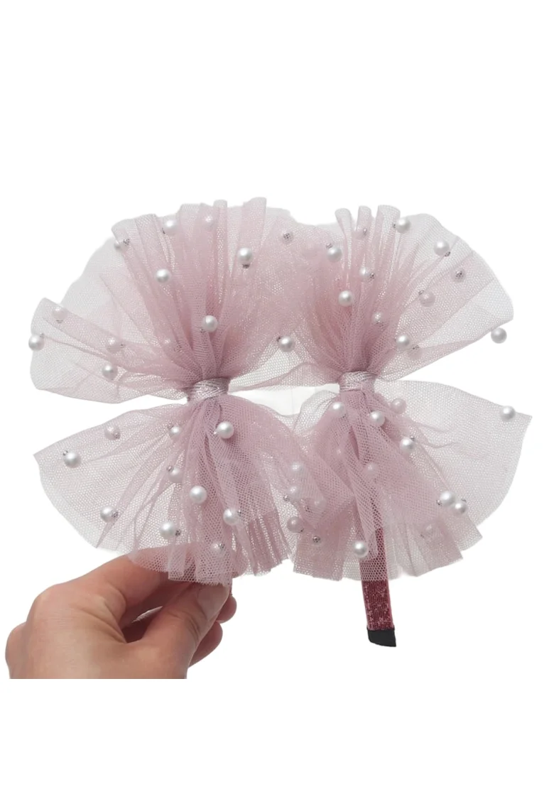 Bentita eleganta din tulle roz pudrat cu funda si perle, accesoriu pentru fetite, confortabila si delicata, ideala pentru ocazii speciale