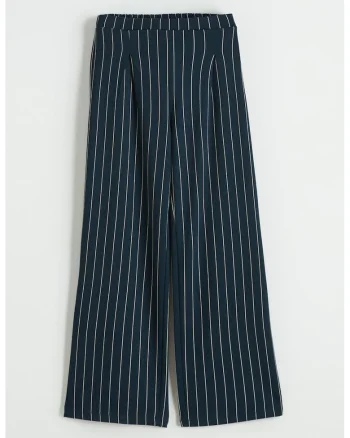 Pantaloni cu croiala ampla si snur, Alb/Bleumarin
