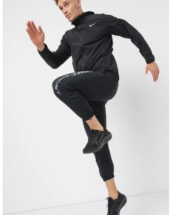 Jachetacu tehnologie Dri-Fit si gluga, pentru antrenament Form, Negru