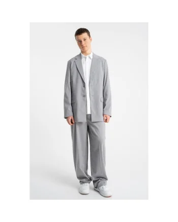 Pantaloni cu croiala lejera si pense