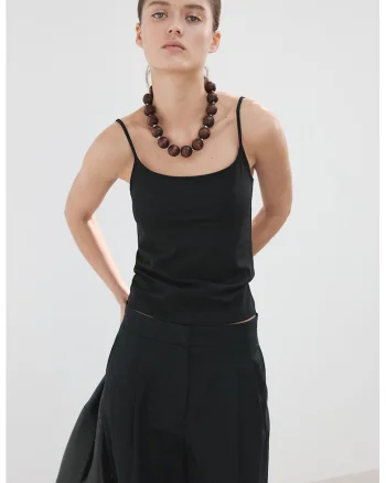 Top slim-fit cu decolteu amplu, Negru