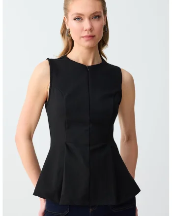 Top cu terminatie evazata, Negru