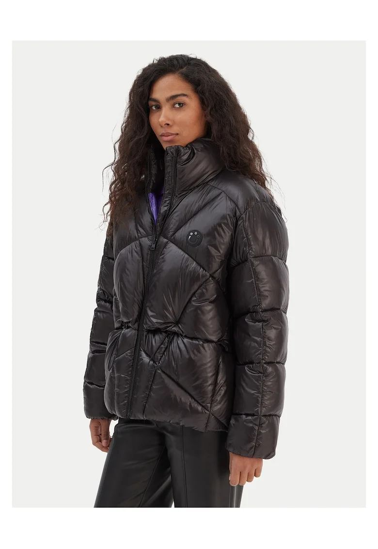 Geaca dama  neagra, fabricata din materiale de calitate,