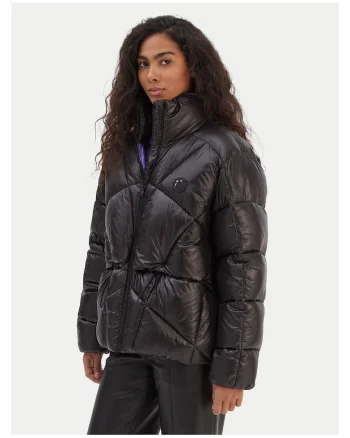 Geaca dama  neagra, fabricata din materiale de calitate,