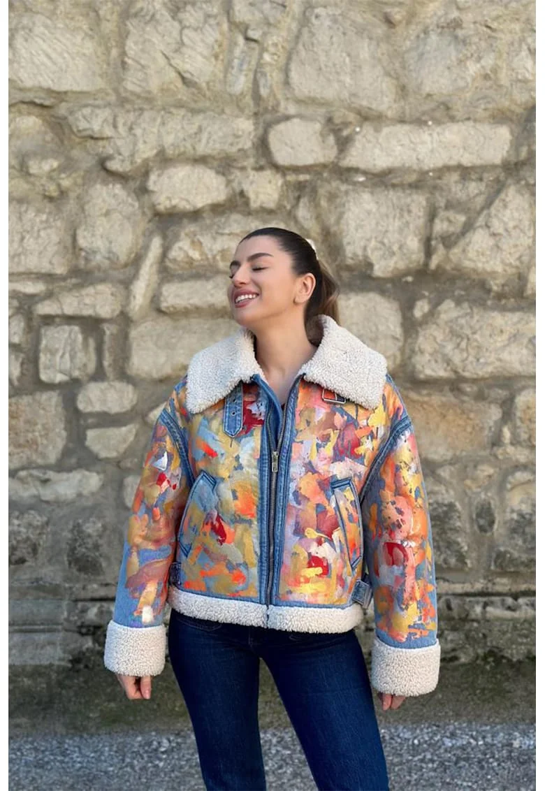 Jacheta pictata manual, de denim, cu captuseala de blana shearling sintetica, Galben/Albastru deschis melange/Oranj