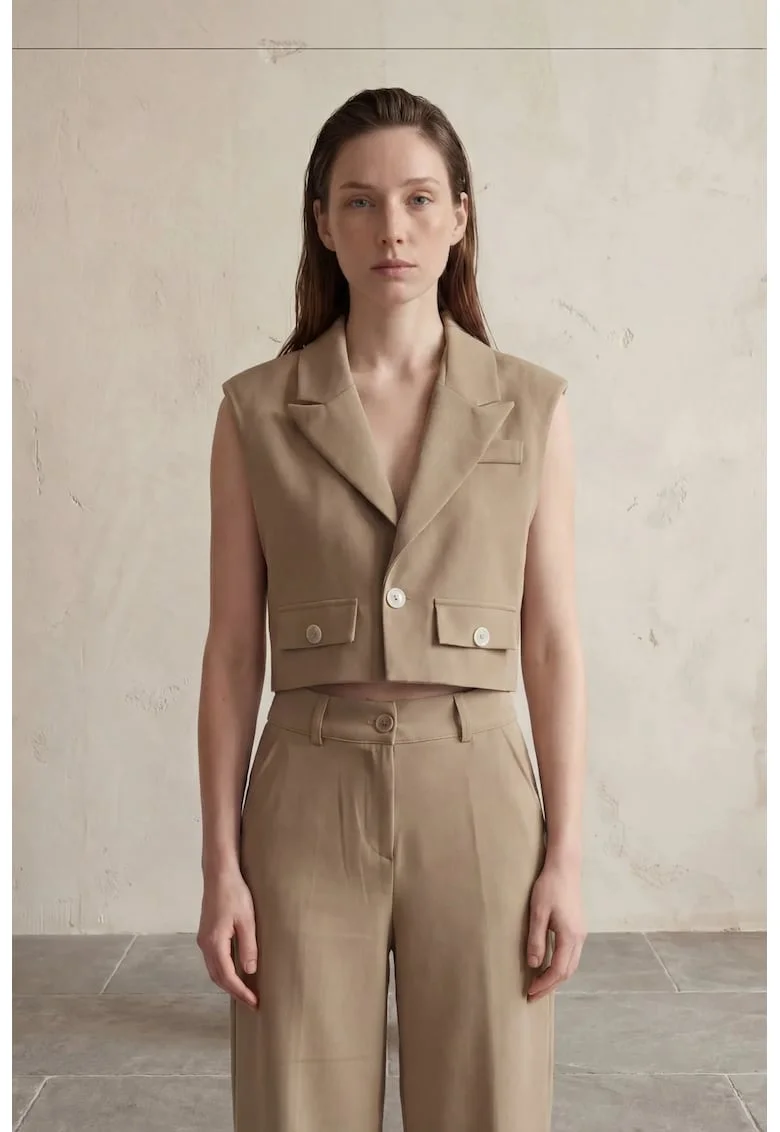 Vesta dama,  scurta, cu nasturi, maro camel, textil