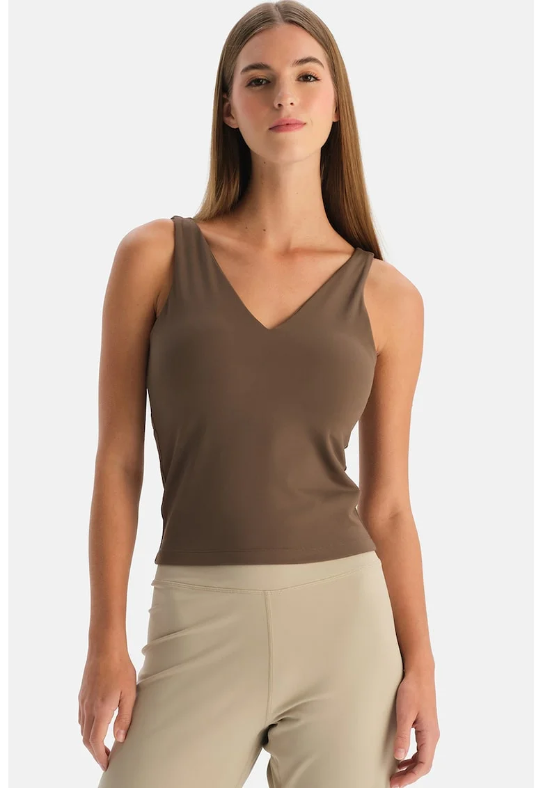 Top slim fit cu decolteu in V, Maro pamantiu