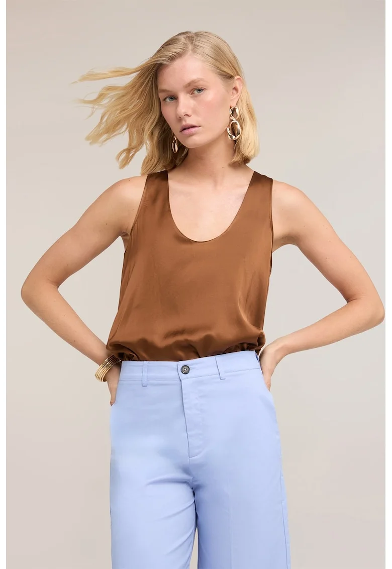 Top de satin cu decolteu adanc, Maro camel