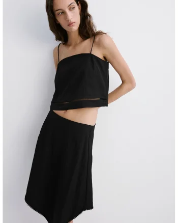 Top crop cu bretele inguste si insertii, Negru