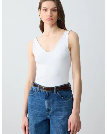 Top slim fit cu decolteu in V
