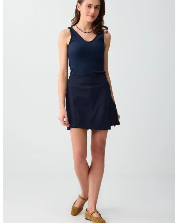 Top slim fit cu decolteu in V