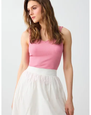 Top slim fit cu decolteu in V