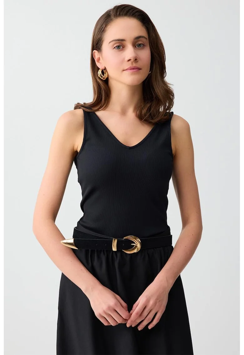 Top slim fit cu decolteu in V