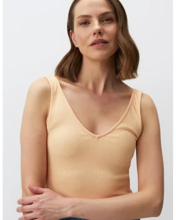 Top slim fit cu decolteu in V