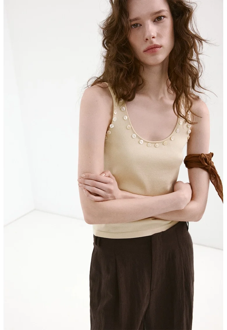 Top crop cu nasturi decorativi, Bej deschis