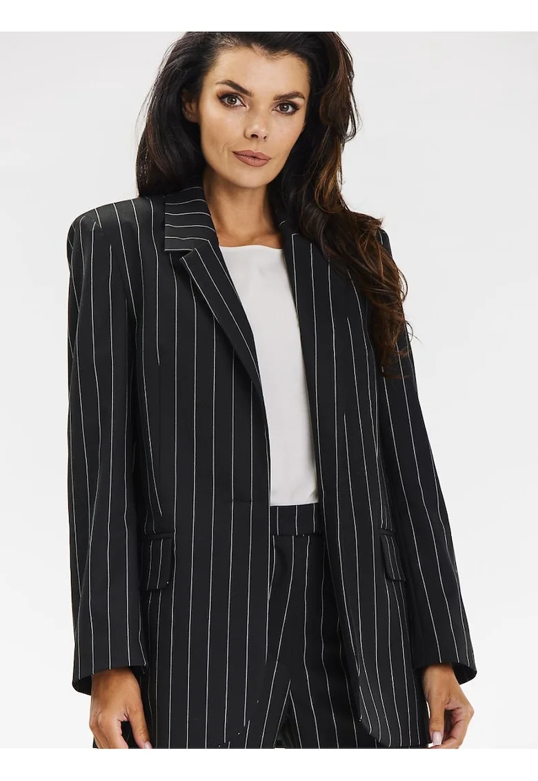 dama,  jacheta neagra, croiala lejera, Negru