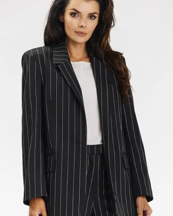 dama,  jacheta neagra, croiala lejera, Negru