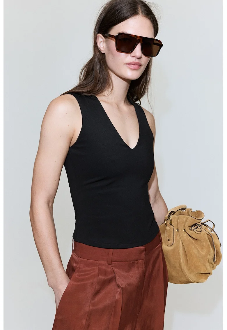 Top slim fit cu decolteu in V, Negru
