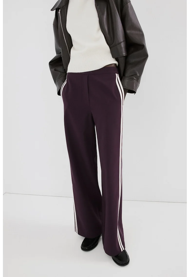 Pantaloni cu croiala dreapta si dungi laterale, Alb fildes/Violet pruna