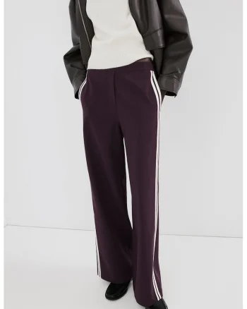 Pantaloni cu croiala dreapta si dungi laterale, Alb fildes/Violet pruna