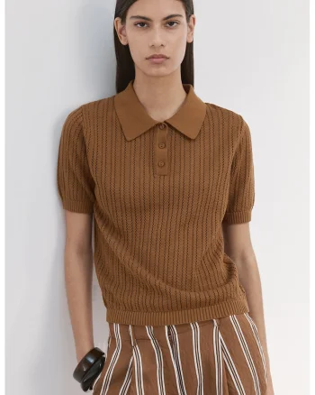 Tricou polo tricotat, Maro pamantiu
