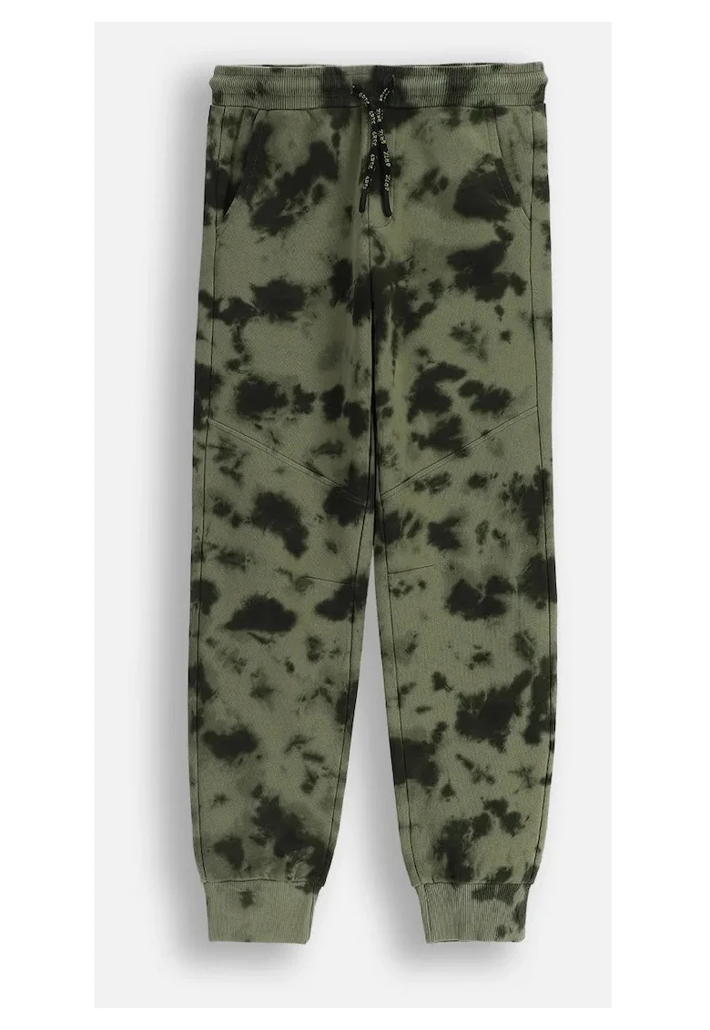 Pantaloni de trening cu model camuflaj,