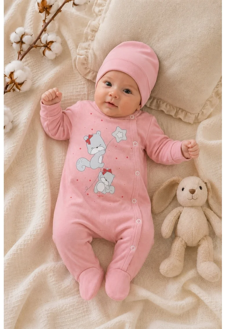 Salopeta bebe roz din bumbac cu caciulita si imprimeu ursuleti pentru fetite