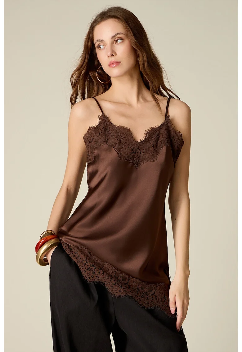 Top asimetric din satin cu dantela, Maro