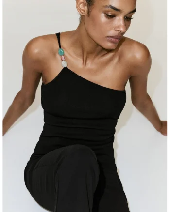 Top slim fit cu decolteu pe un umar, Negru