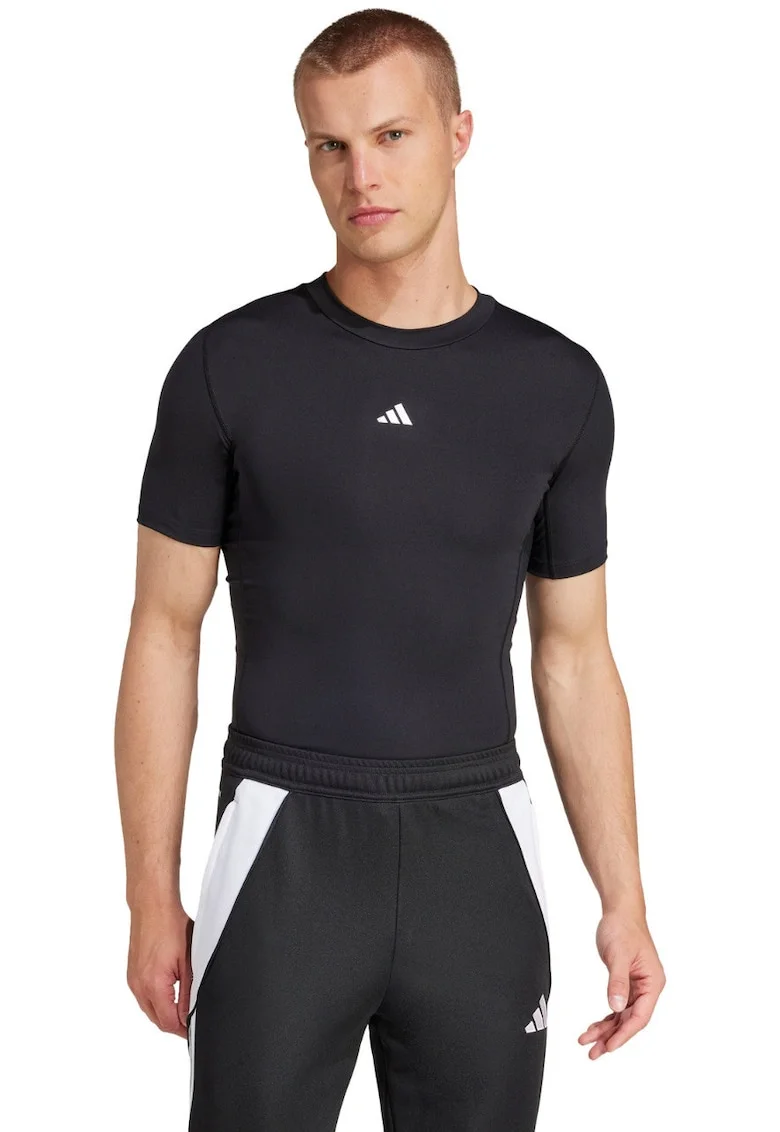 Tricou barbatesc adidas Techfit, negru, material respirabil, croiala compresiva,