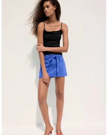 Top uni slim fit, Negru