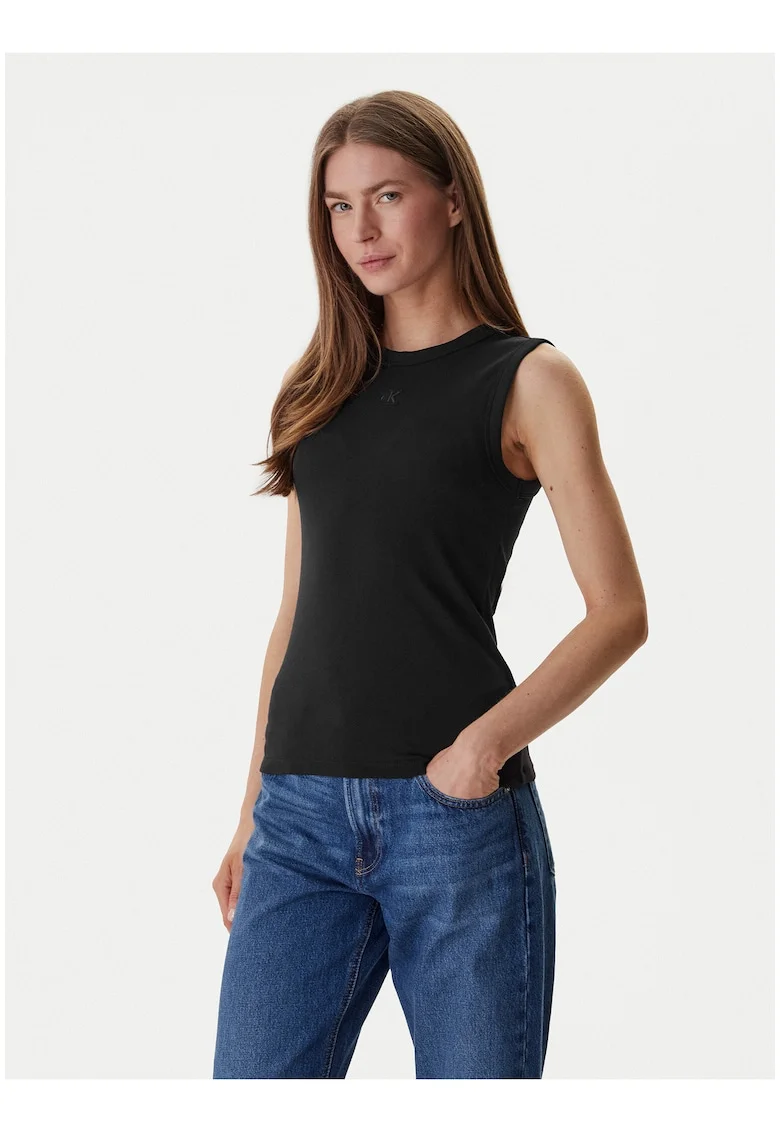 Top slim fit cu decolteu la baza gatului
