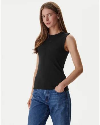 Top slim fit cu decolteu la baza gatului