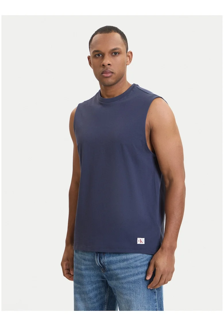 Top slim fit uni cu decolteu la baza gatului