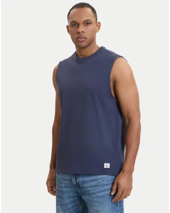 Top slim fit uni cu decolteu la baza gatului