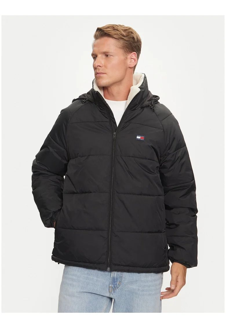 Geaca matlasata cu maneci raglan
