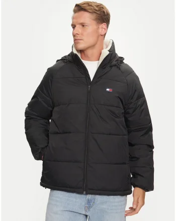Geaca matlasata cu maneci raglan