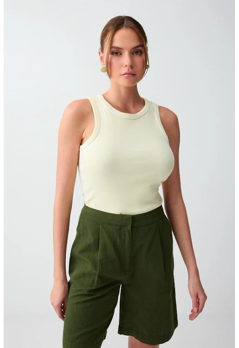 Top slim fit cu decolteu la baza gatului, Verde fistic