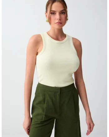 Top slim fit cu decolteu la baza gatului, Verde fistic