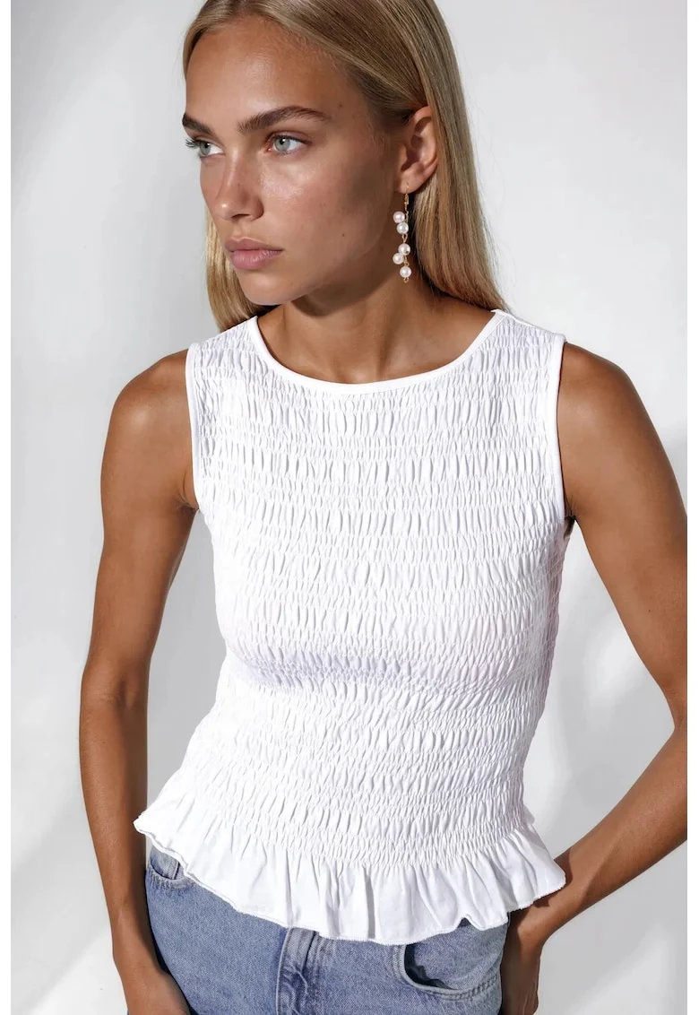 Top  alb, bumbac, cu volanase, casual