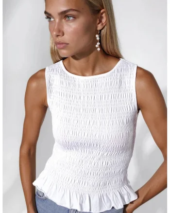 Top  alb, bumbac, cu volanase, casual