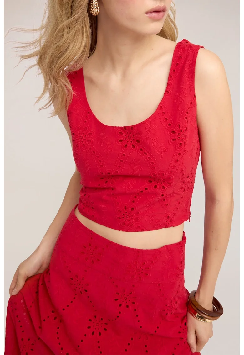 Top crop cu broderie, Rosu cireasa