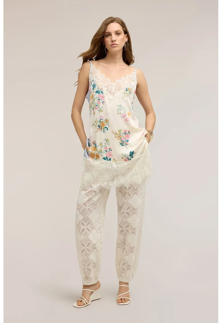 Top cu model floral si aplicatie din dantela, Alb fildes/Maro