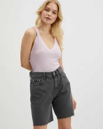 Top cu model uni si decolteu in V