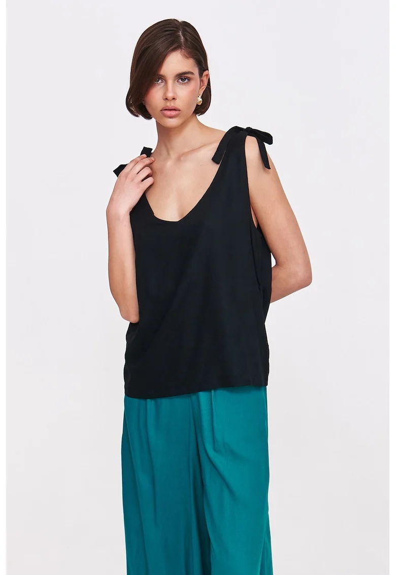 Top lejer cu funde, Negru