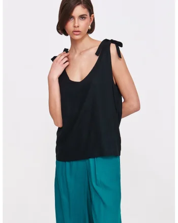 Top lejer cu funde, Negru