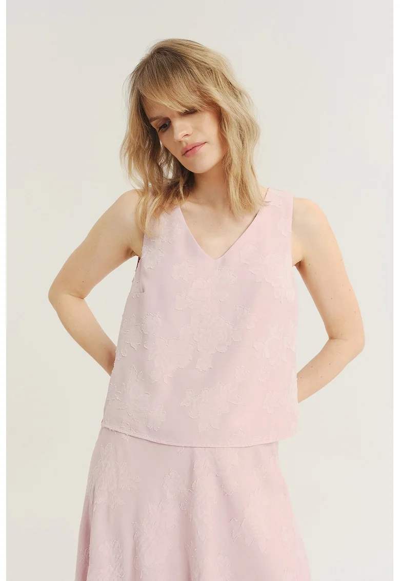 Top cu decolteu in V si broderie, Roz deschis