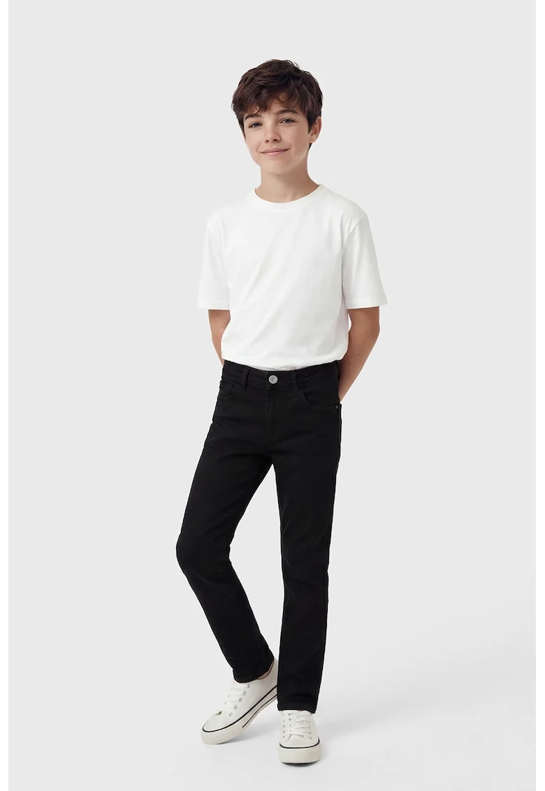Blugi slim fit, Negru