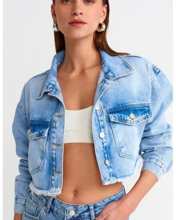 Geaca matlasata scurta,  denim albastru deschis, 100% bumbac, cu nasturi, pentru femei