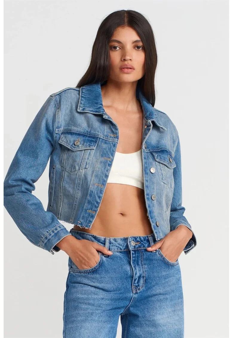 Geaca de blugi scurta  denim albastru, maneci lungi, inchidere cu nasturi, 100% bumbac
